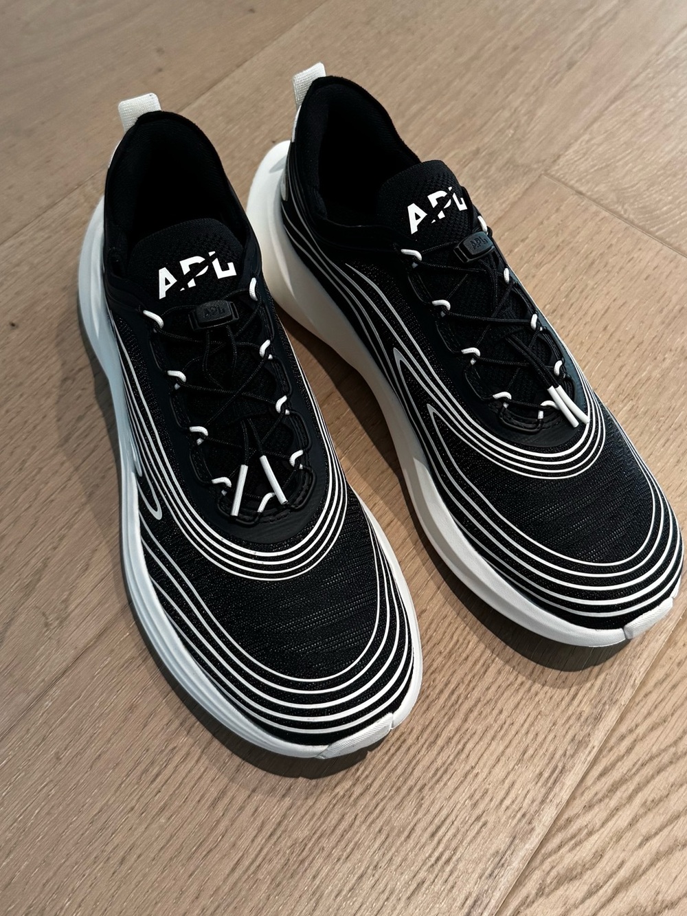 NWT APL Veil black/white size 9 women’s